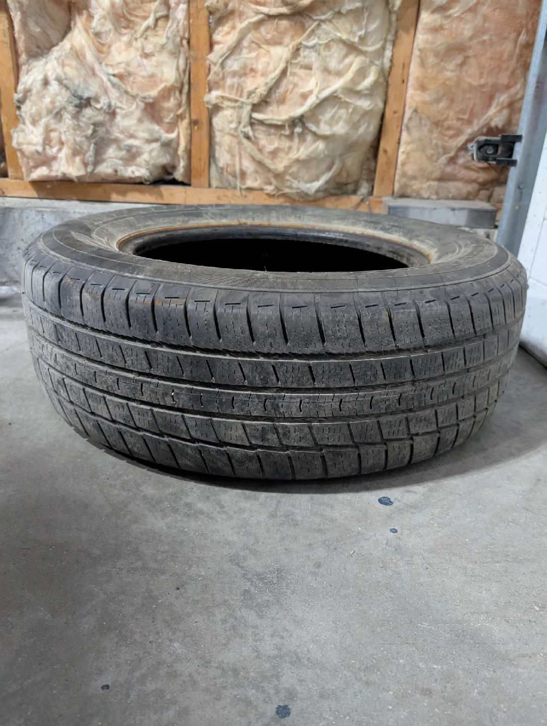 (1)-215/70R16 All Weather Radar Dimax 4 Seasons Tire image indicator(5)