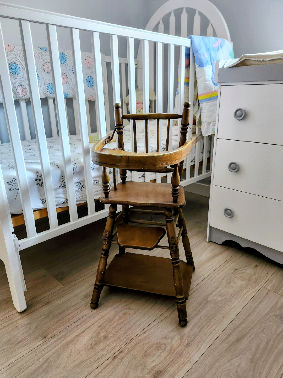 Vintage Mini High Chair - Converts into a Desk - photo 2
