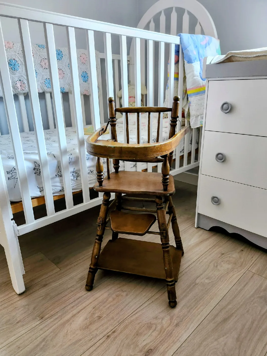 Vintage Mini High Chair - Converts into a Desk image indicator(2)