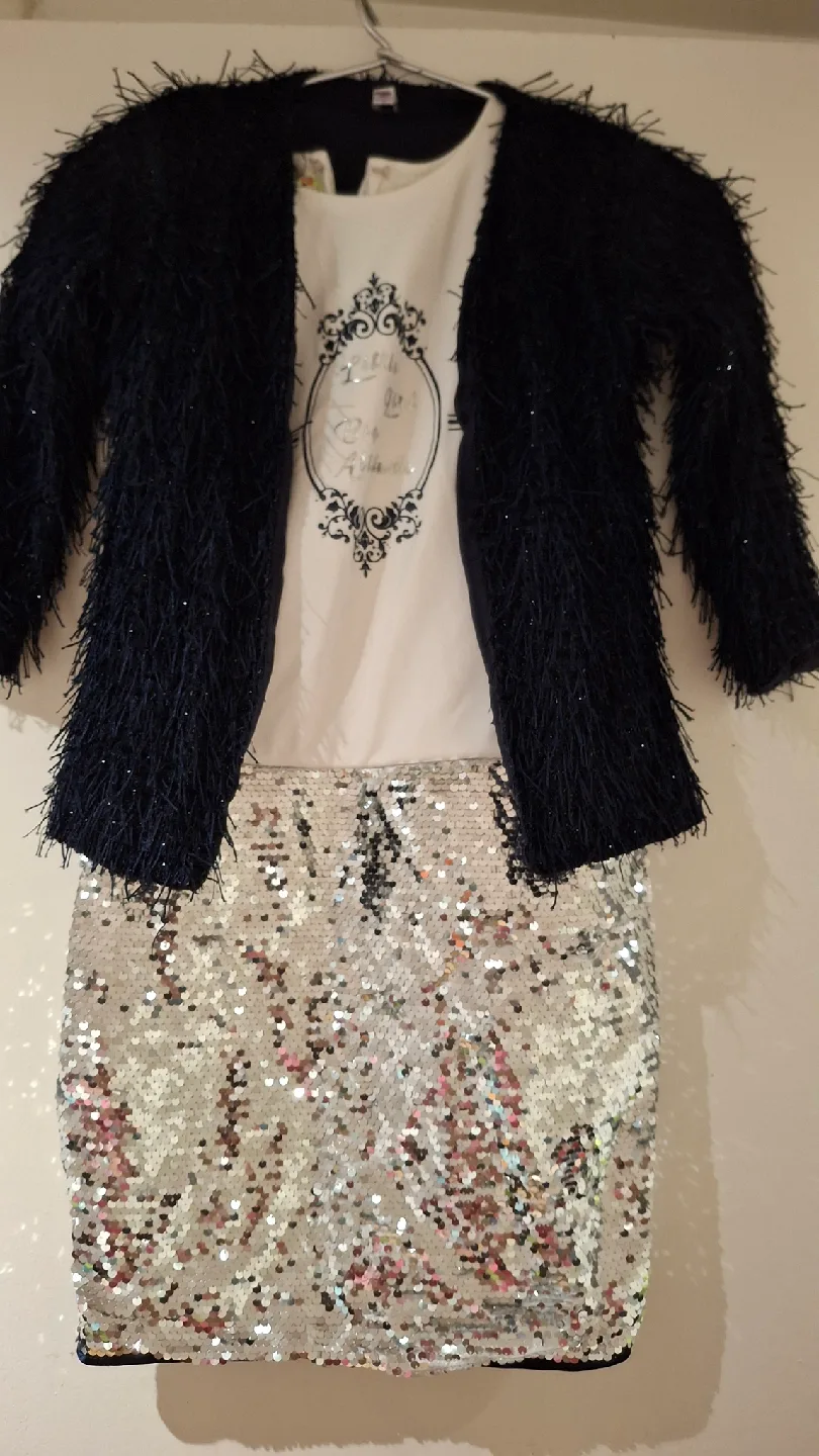 Girl's Outfit - Size 30