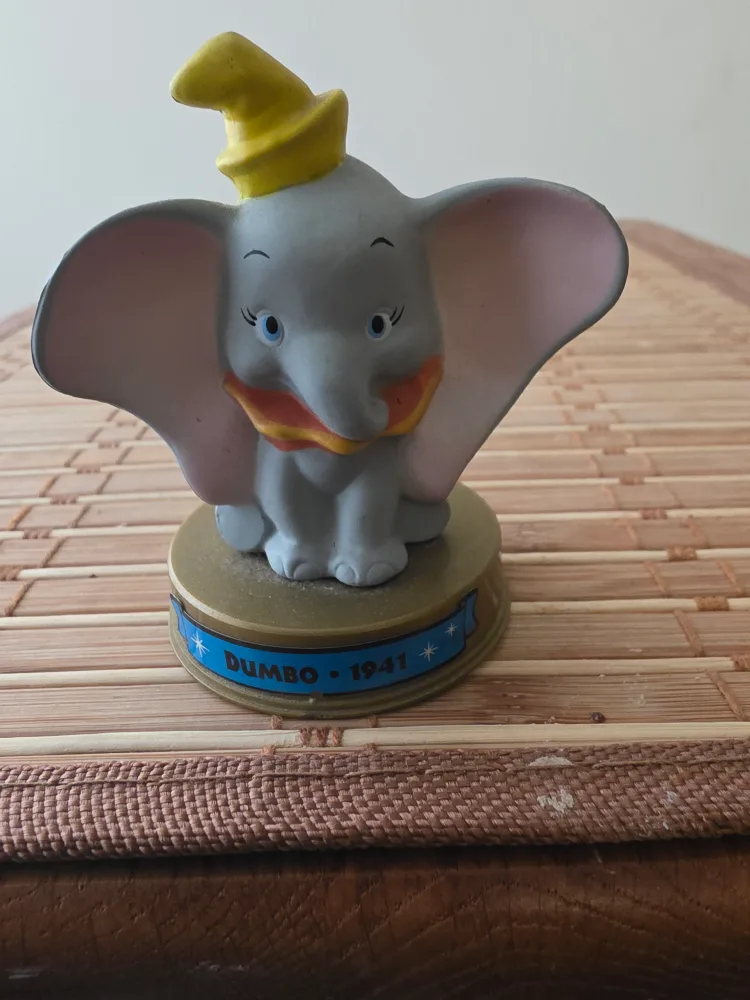 Disney Dumbo 1941 Figurine image indicator(2)