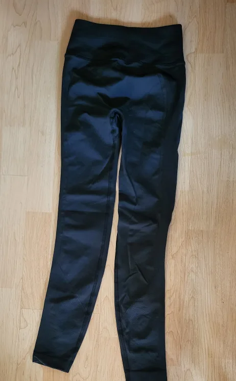 Black Lululemon Leggings image indicator(2)