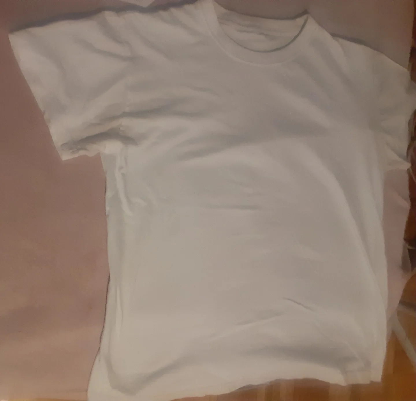 White T-Shirt image indicator(2)