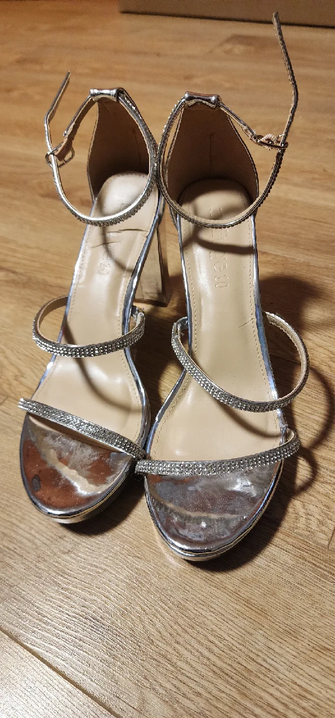 Lala Ika Gold Heels - Size 9.5/40 image indicator(9)