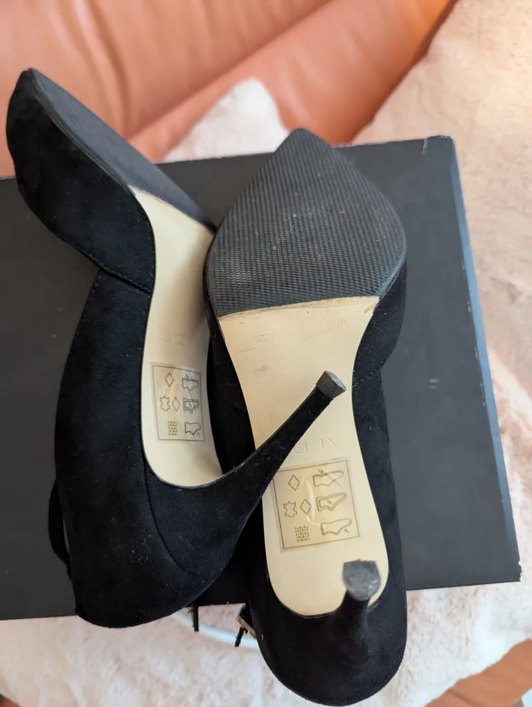 ALDO Black Heels - Size 9 image indicator(2)