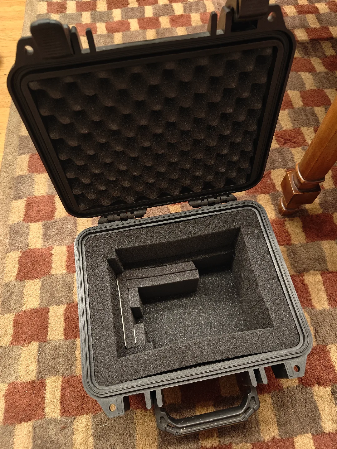 PELI 1300 Case - Black image indicator(3)