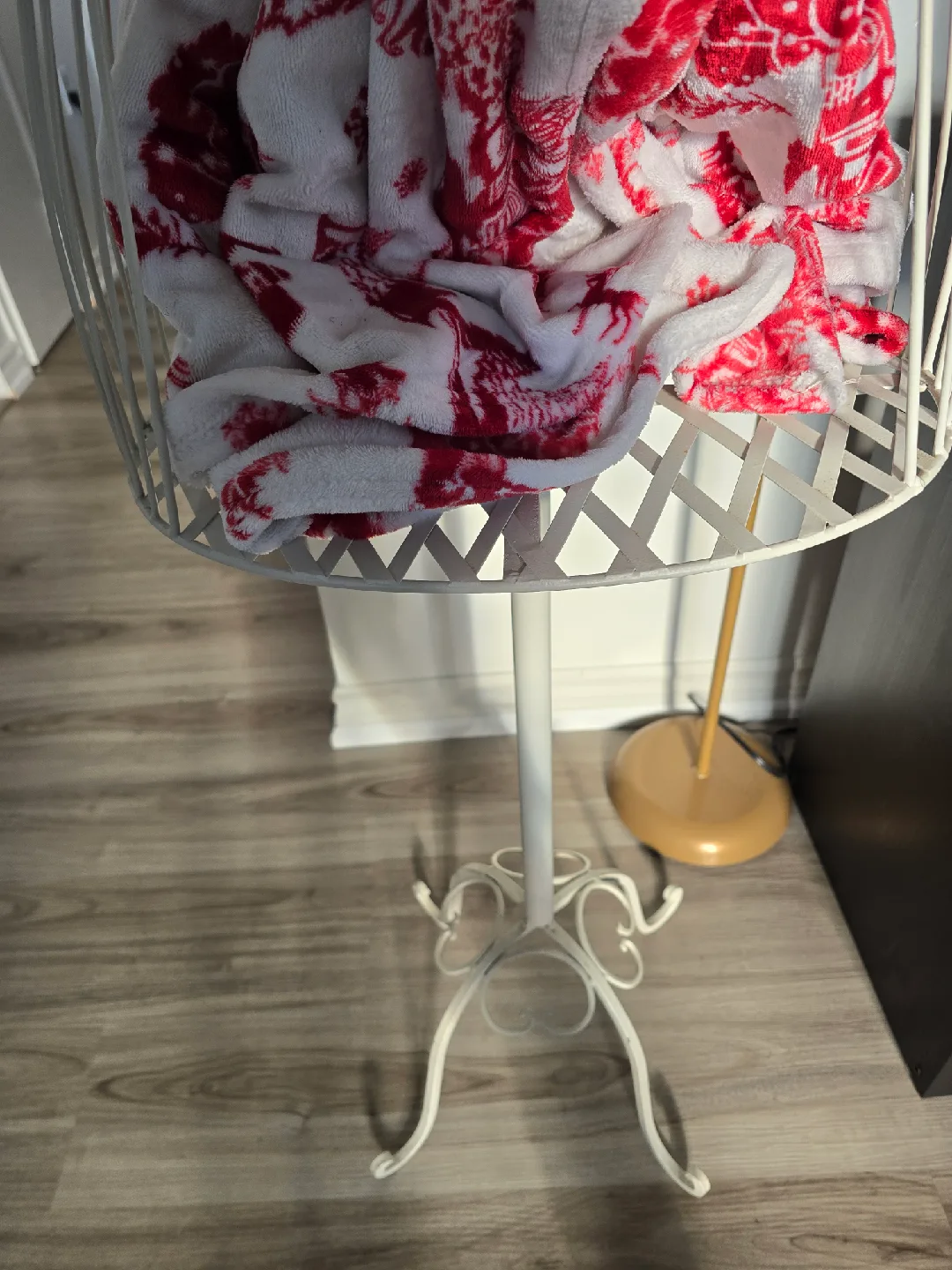 White Metal Mannequin Coat Rack Stand image indicator(8)