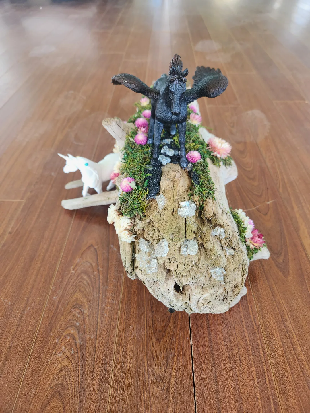 Handmade Pegasus and Unicorn Diorama image indicator(2)