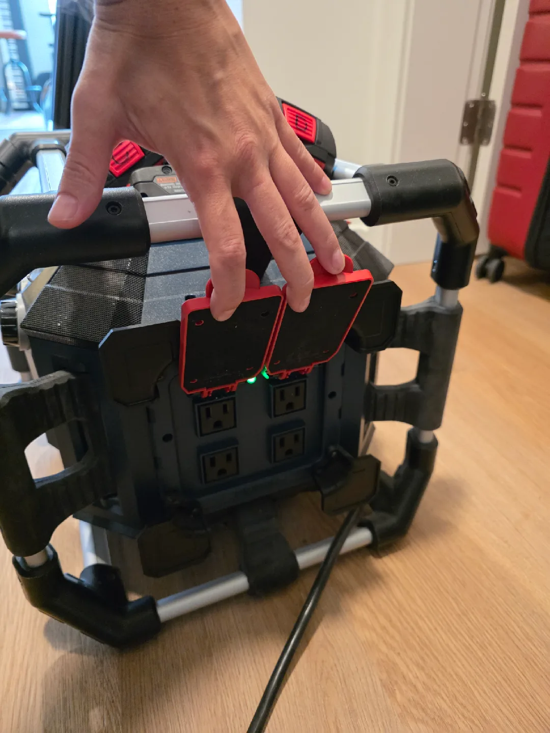 Jobsite Radio/Charger/Digital Media image indicator(3)