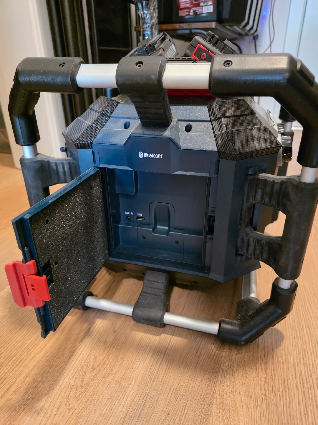 Jobsite Radio/Charger/Digital Media image indicator(5)