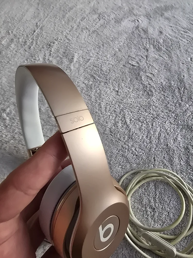 Beats Solo Gold and White Headphones image indicator(2)