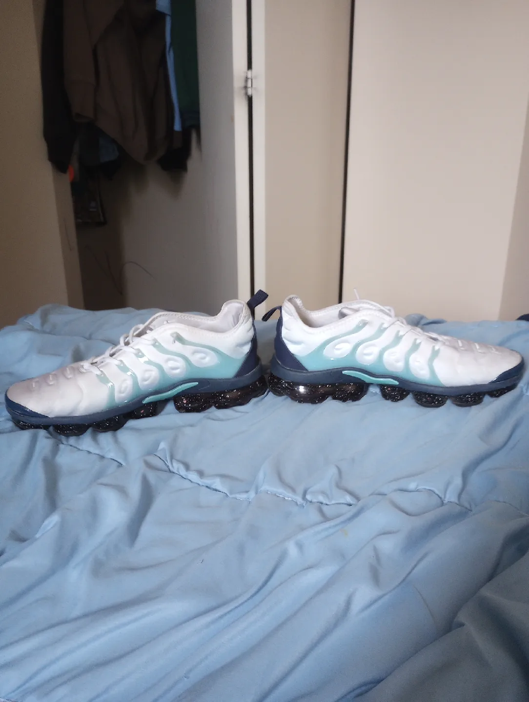 Nike Air VaporMax Plus/ Blizzard image indicator(2)