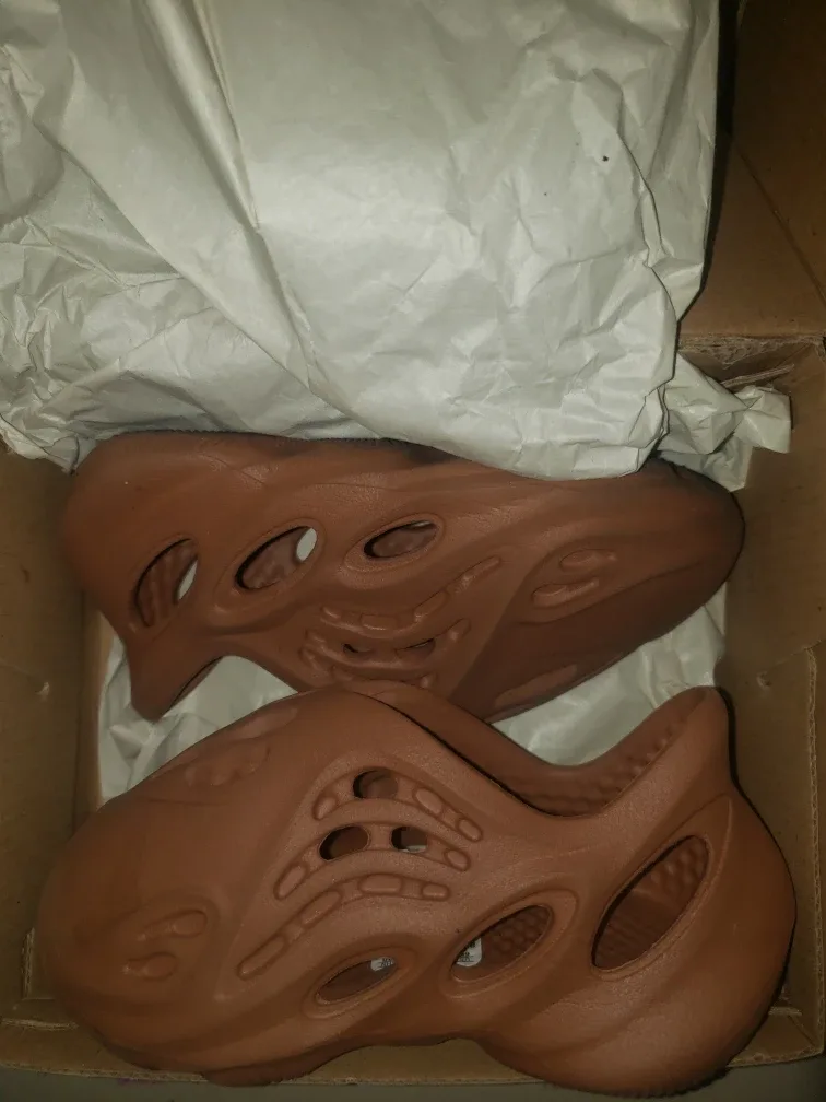 Yeezy Foam RNR Infants Size 6K image indicator(2)