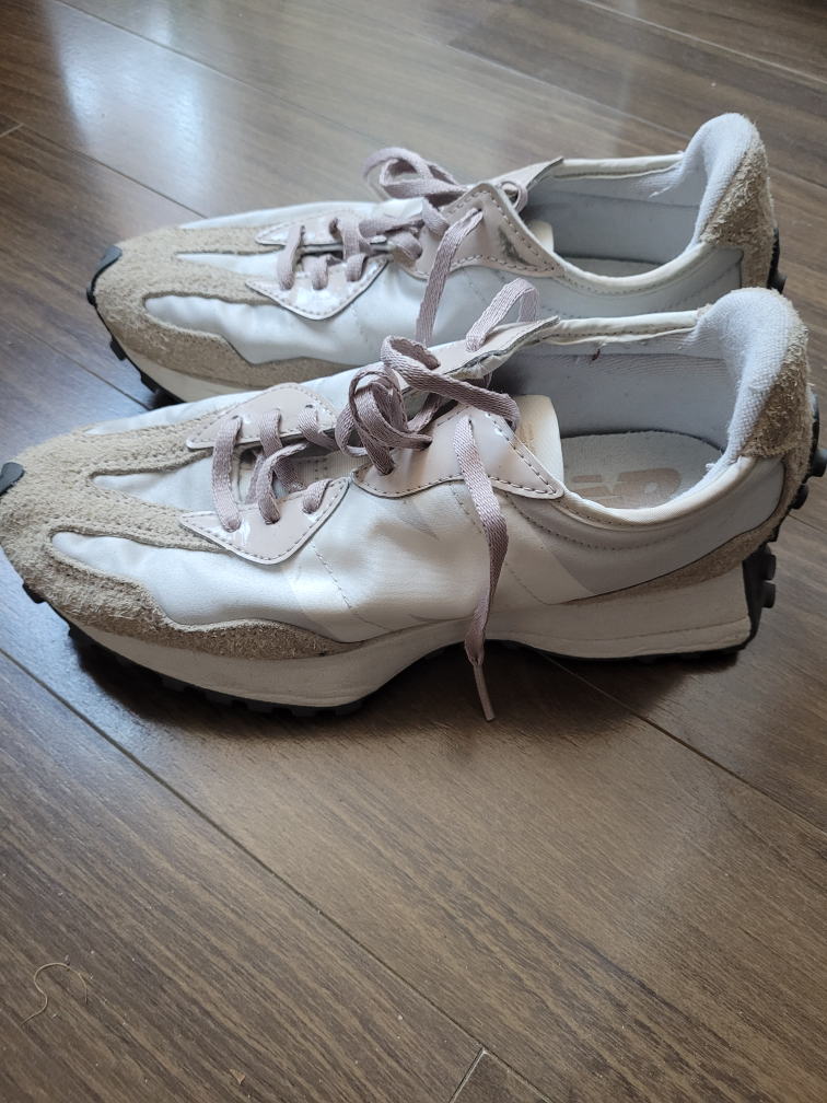 New Balance 327 Sneakers