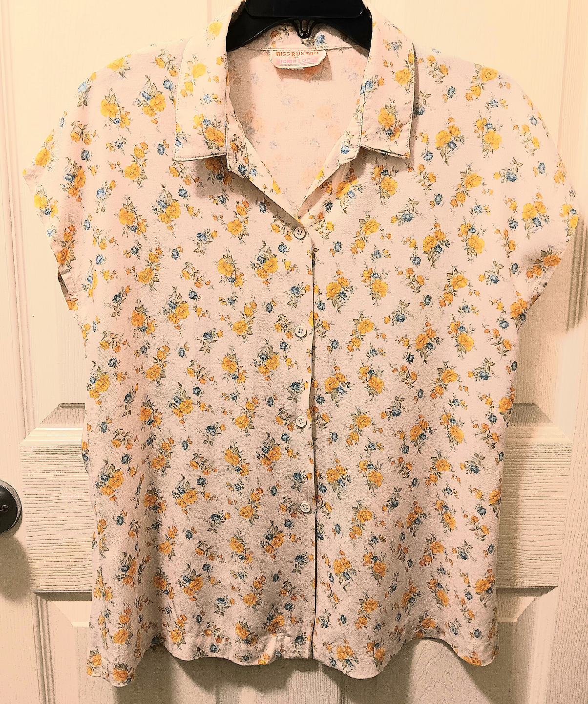 👚Elegant Floral Collar Blouse Size Medium👚