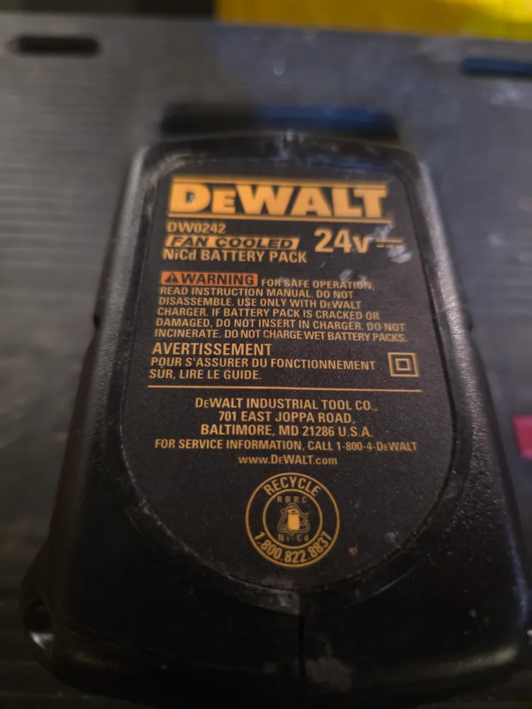 DeWalt 24V XR+ NiCd Fan Cooled Battery Pack thumbnail