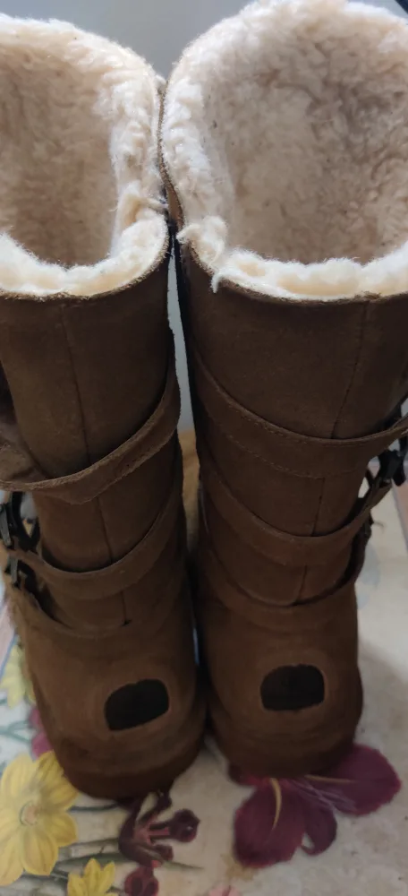 Bearpaw Suede Boots size 8 image indicator(2)