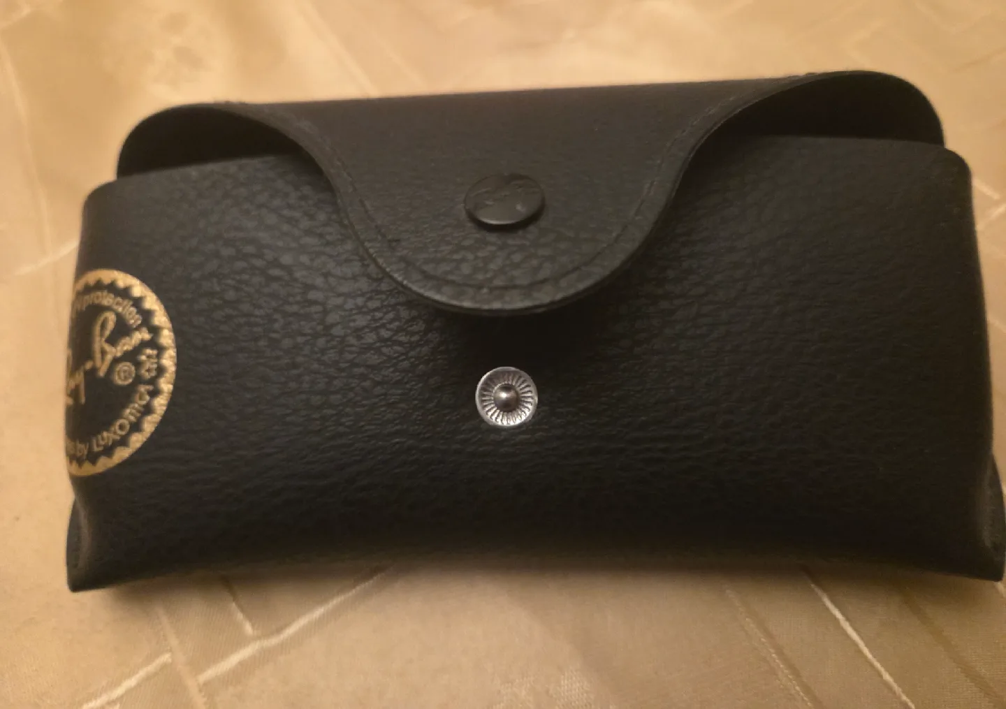 Ray-Ban Sunglasses with Case image indicator(6)