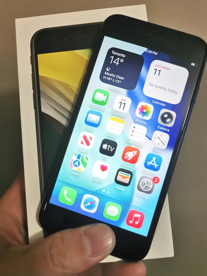 iPhone SE 2020 64G iOS 26 / 100% battery health