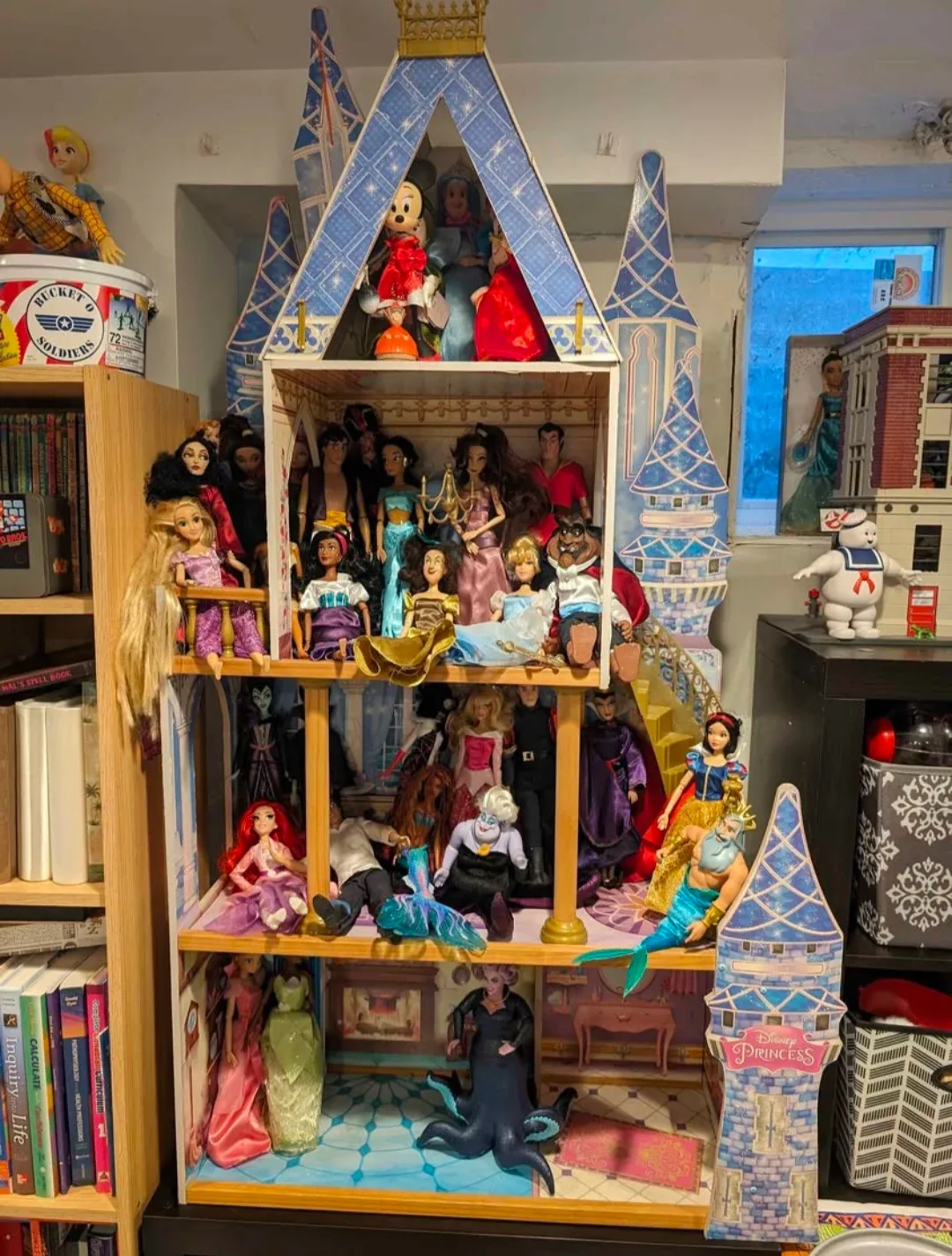 Disney Princess Dollhouse with Dolls image indicator(6)