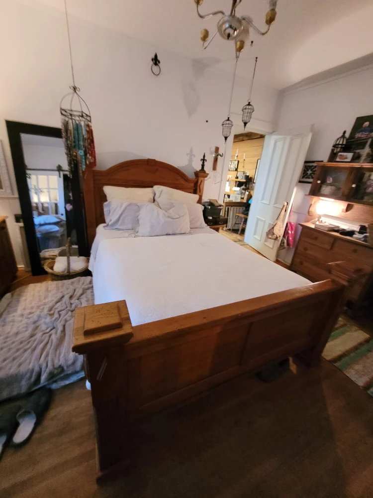 Queen size - Wooden Bed Frame with 10 inch memory foam mattress. - photo 3