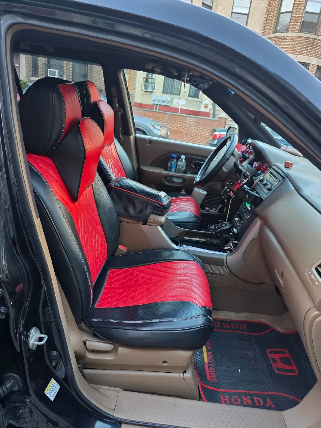 Honda Pilot SUV - Black image indicator(10)