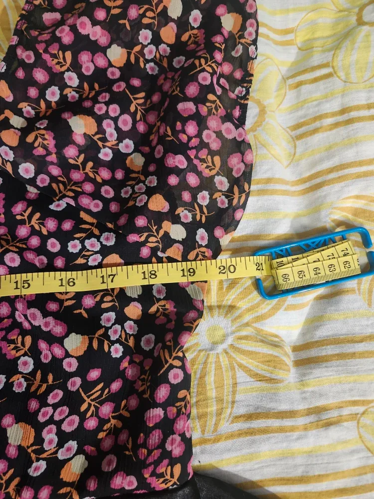 Black and pink floral babydoll top with a bow at the back image indicator(6)