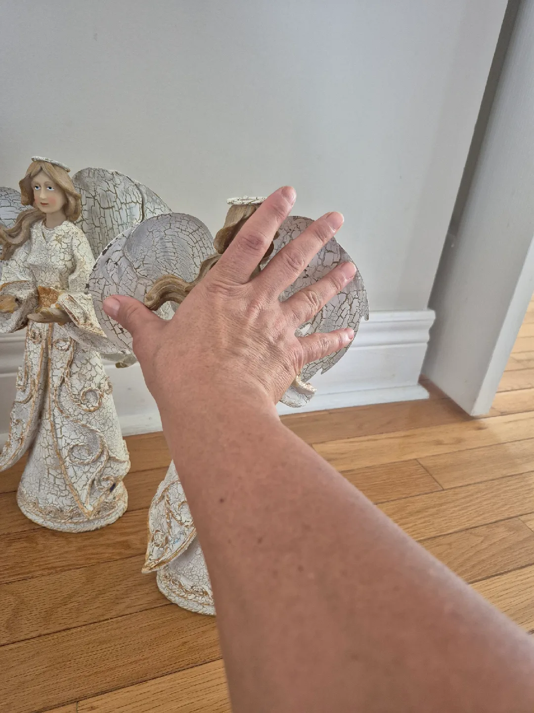 Angel Figurines - Home Decor image indicator(5)