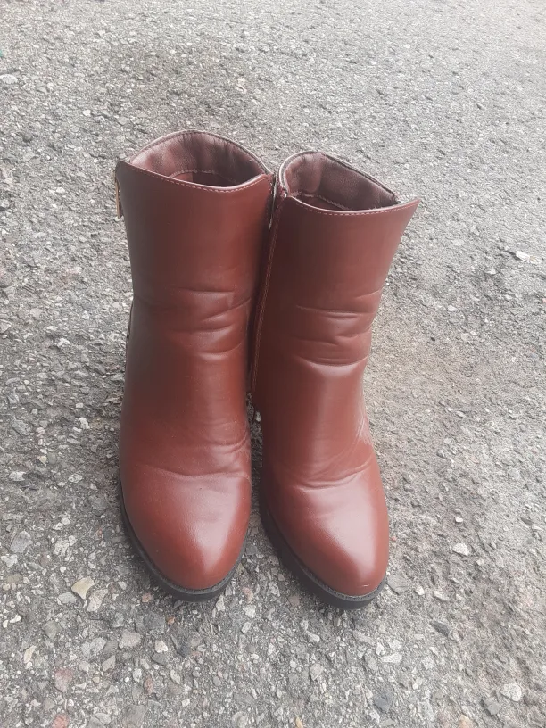 Brown Ankle Boots NY&C  Size 9 image indicator(3)