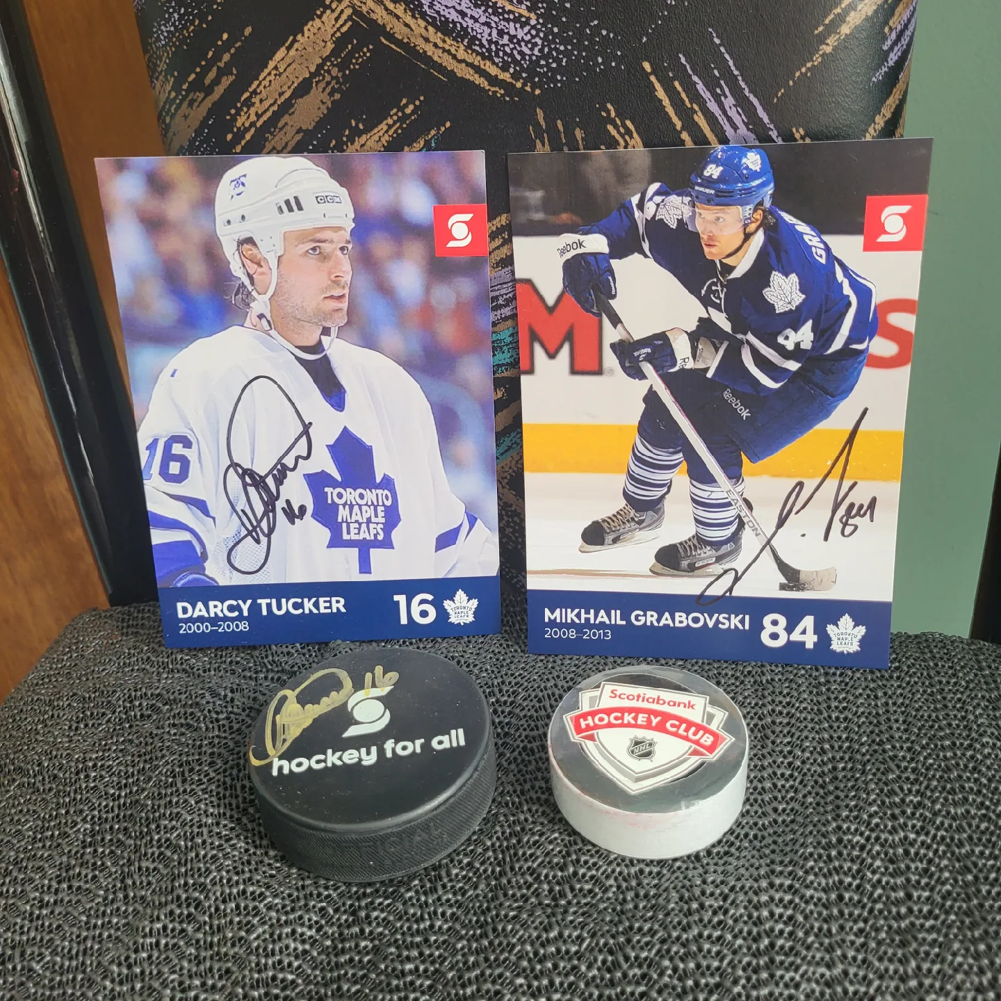 Toronto Maple Leafs Signed Hockey Memorabilia thumbnail