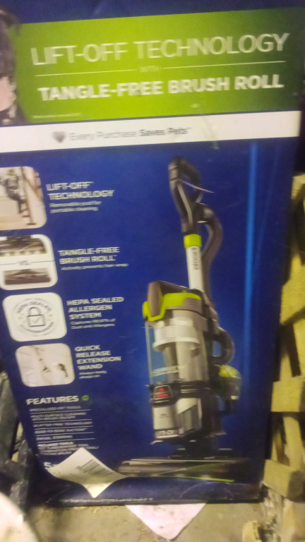 Bissell CleanView Allergen Lift-Off Pet Vacuum - photo 2