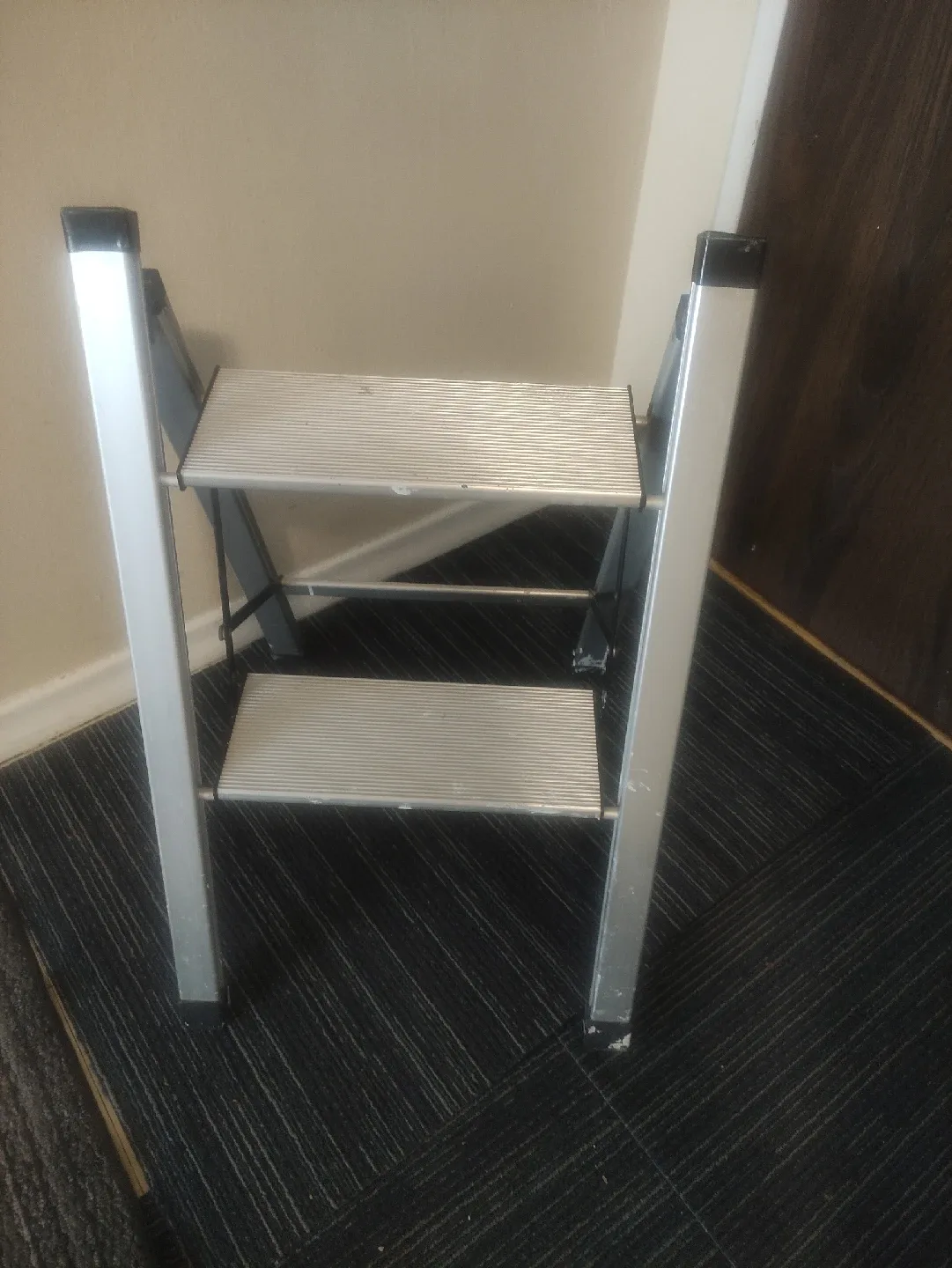 Folding Step Ladder - Lightweight Aluminum image indicator(2)