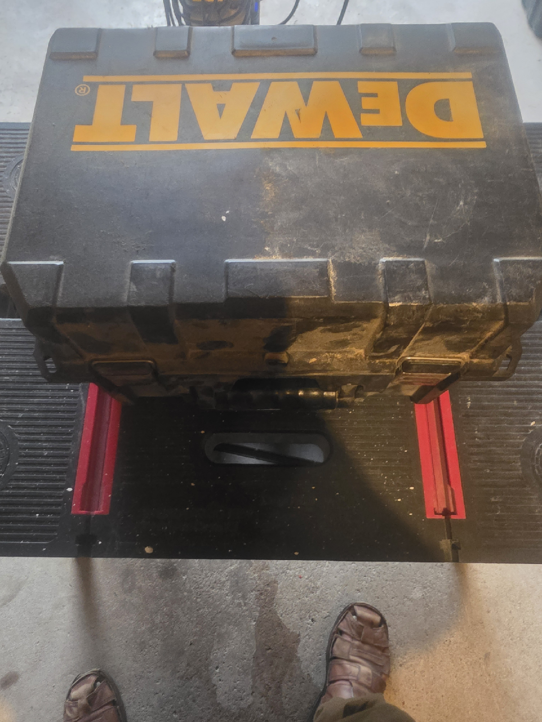 DeWalt DW680 2.5mm Planer with Case