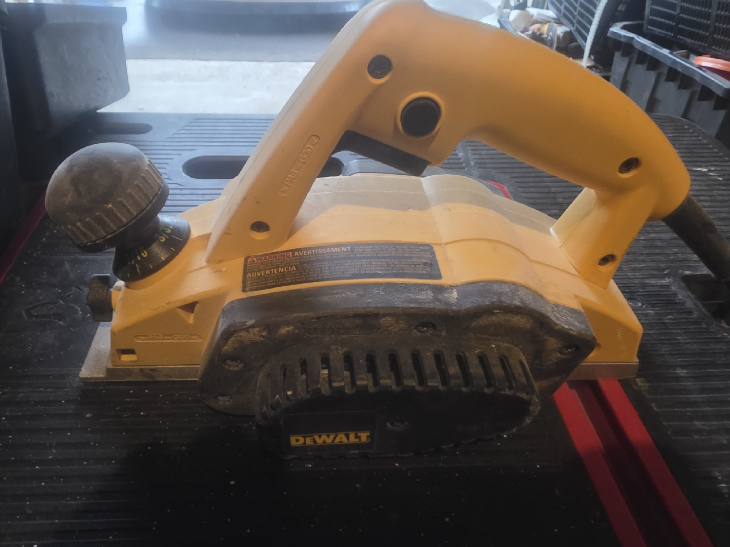 DeWalt DW680 2.5mm Planer with Case - photo 2