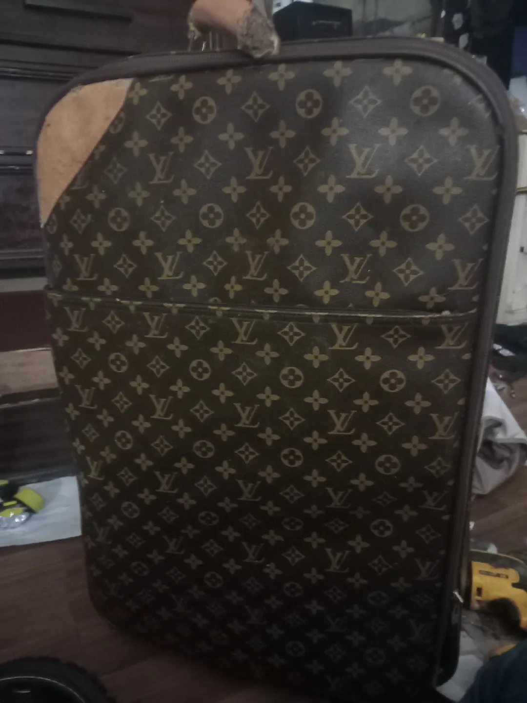 Louis Vuitton Luggage image indicator(2)