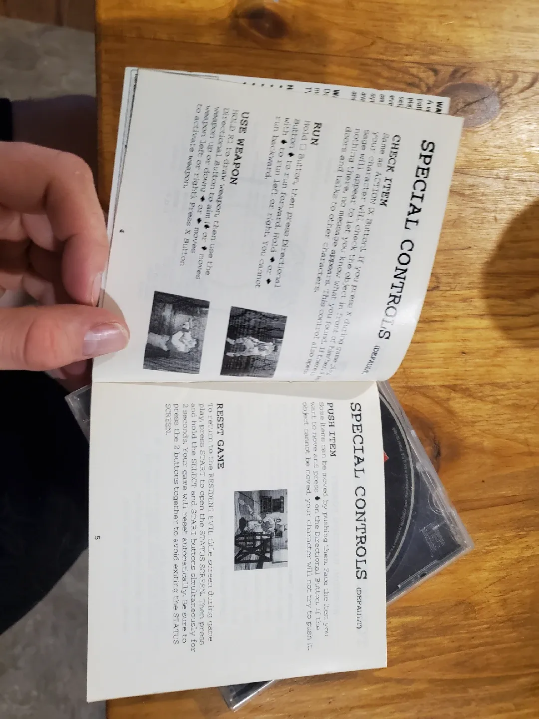 Resident Evil: Director's Cut - Playstation Game image indicator(4)