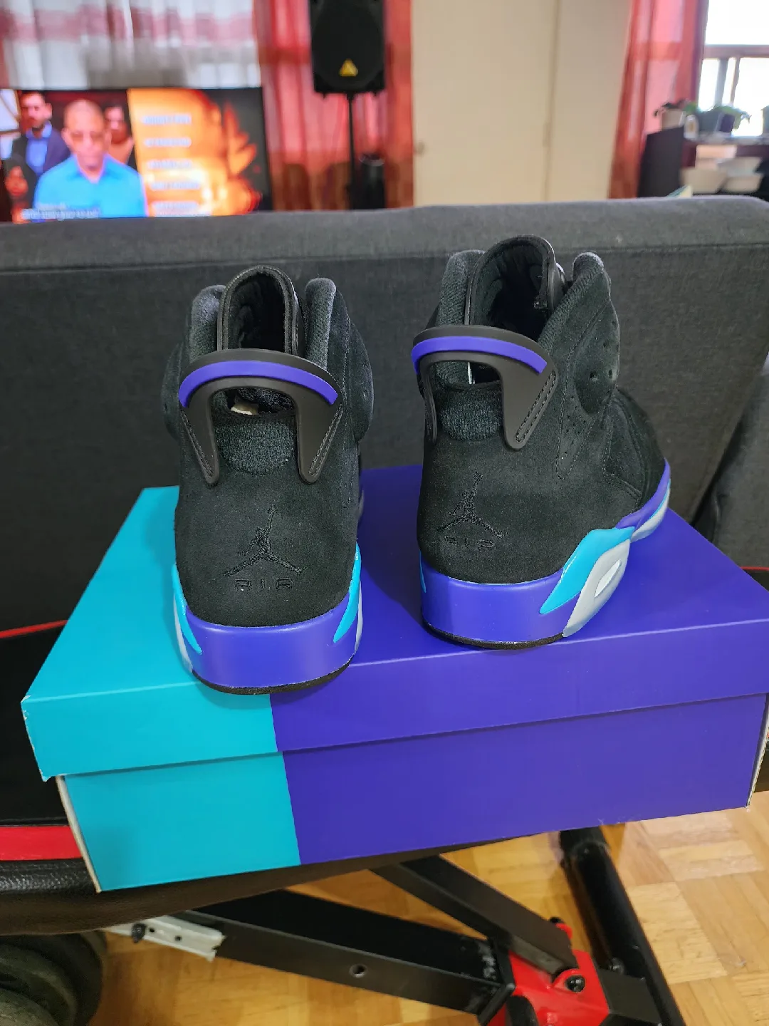 Jordan 6 Retro aqua image indicator(6)