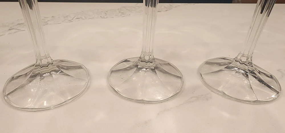 Set of 3 Elegant Wine Glasses - photo 2