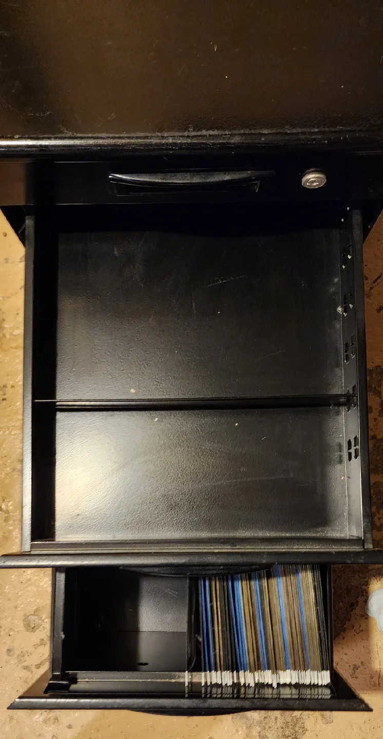 Black Metal 3-Drawer Filing Cabinet - no key image indicator(3)