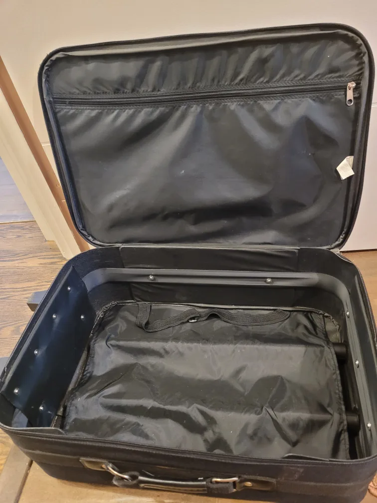 Atlantic Black Rolling Suitcase image indicator(2)