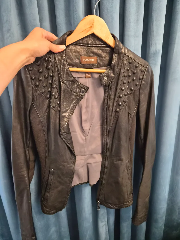Danier Black Leather Studded Jacket - Size 2XS/2TP image indicator(2)