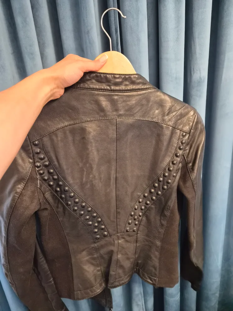 Danier Black Leather Studded Jacket - Size 2XS/2TP image indicator(3)
