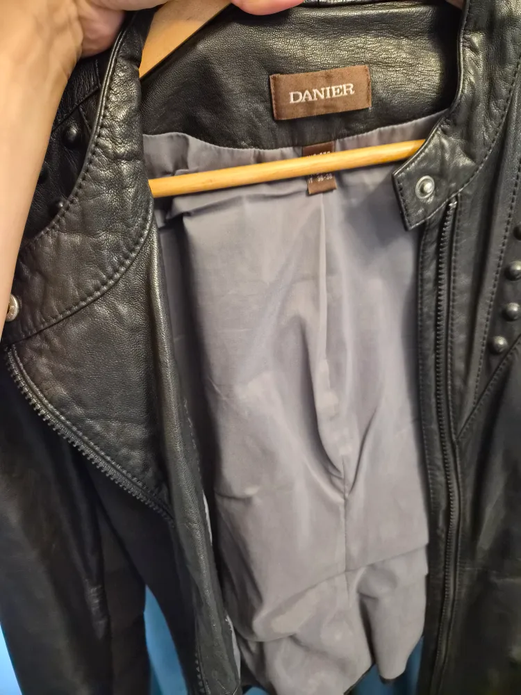 Danier Black Leather Studded Jacket - Size 2XS/2TP image indicator(5)
