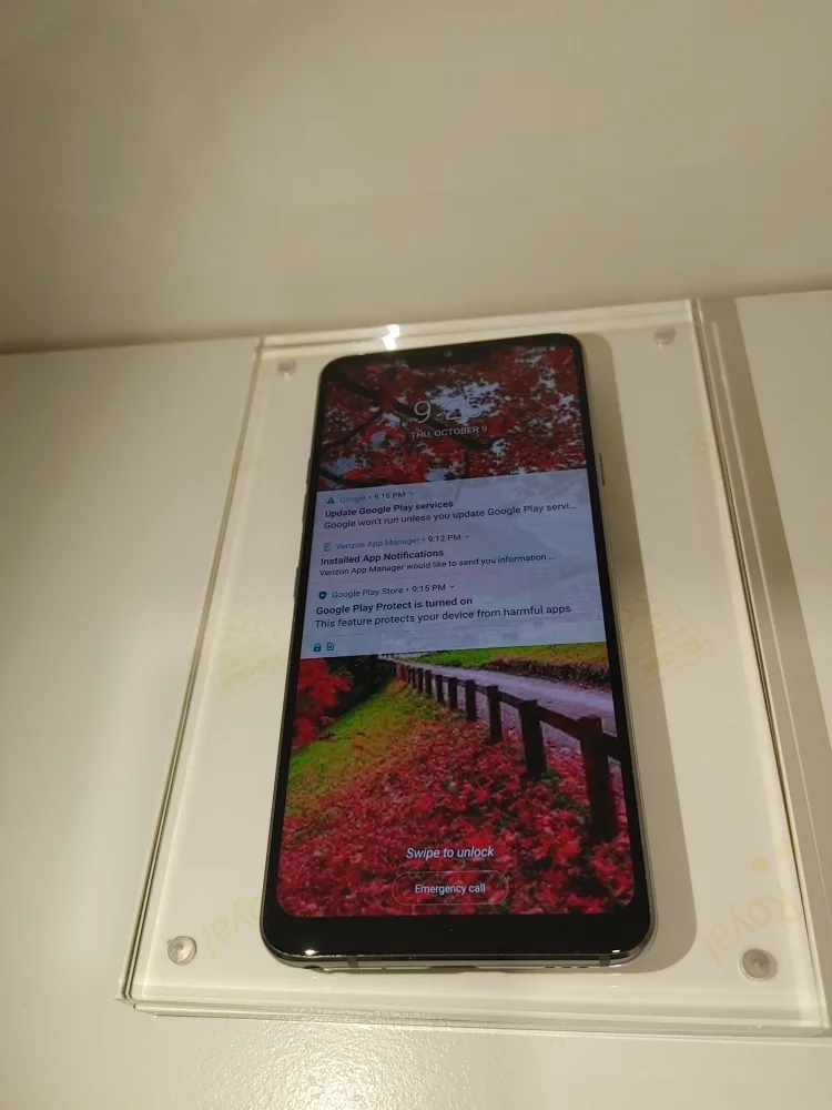 LG G7 ThinQ Smartphone + Bonus Free Items image indicator(2)