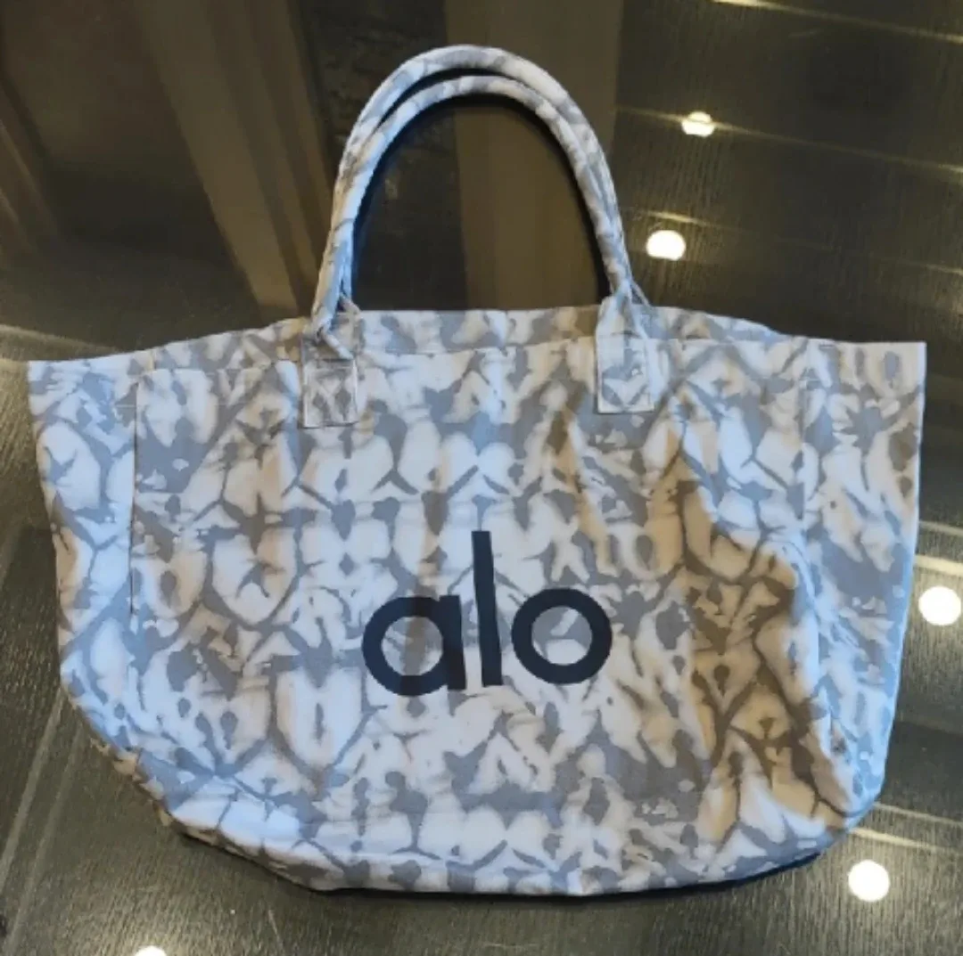 ALO Yoga Tie Dye Tote Bag image indicator(2)