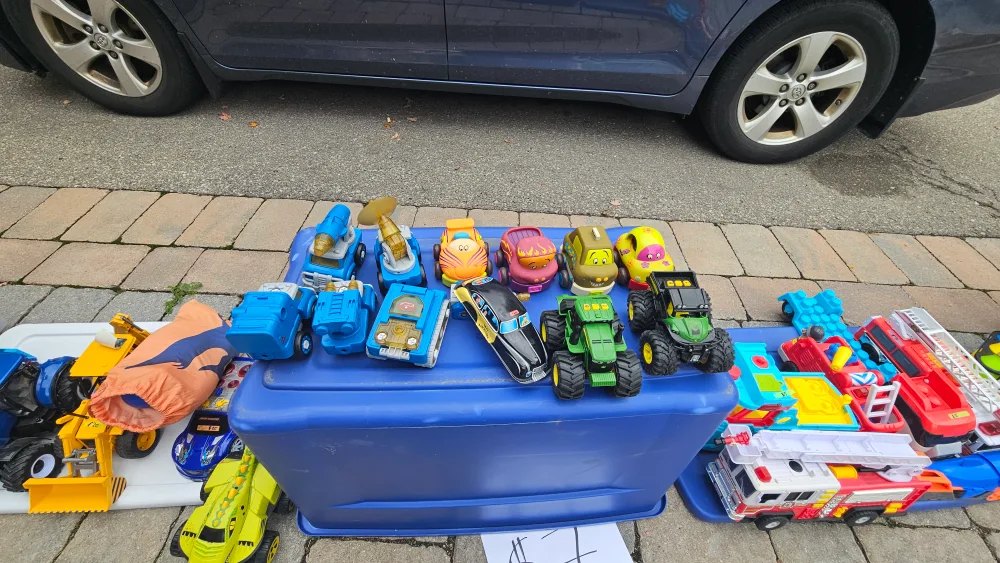 Mixed Lot of Toy Vehicles & Playsets image indicator(7)