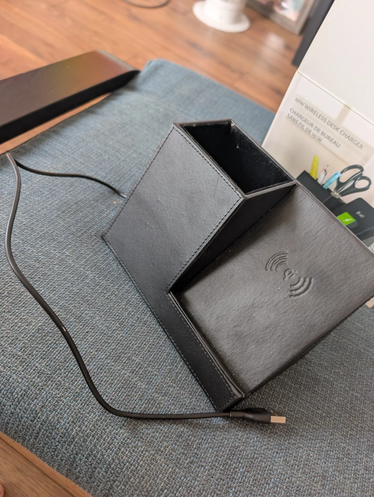 10W Wireless Desk Charger - photo 2