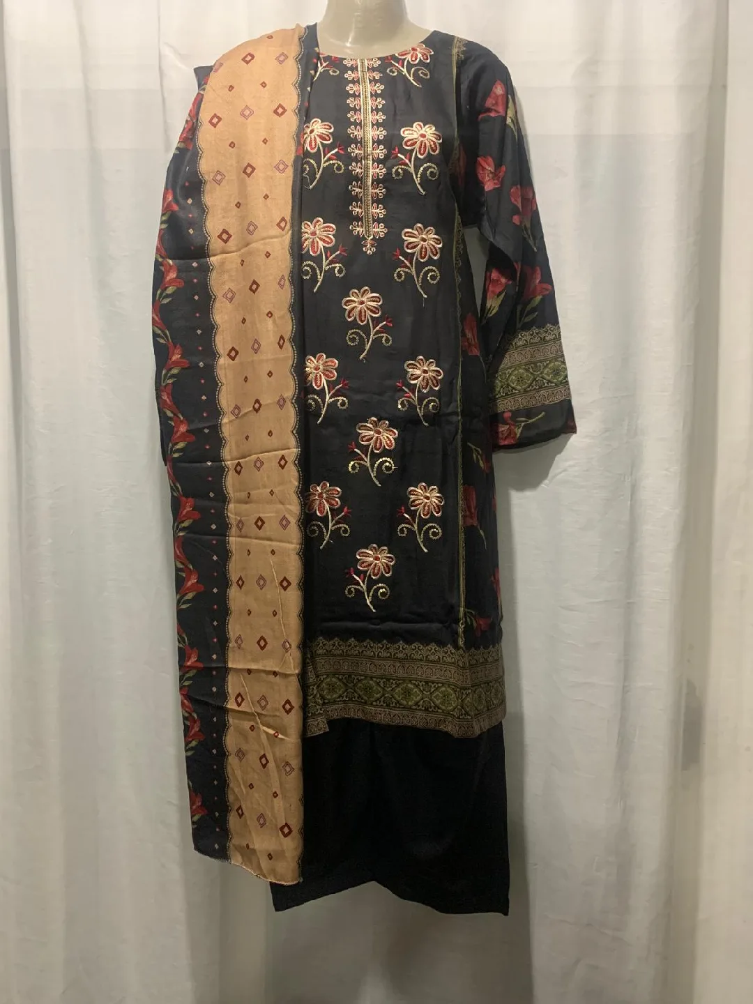 3 Piece Salwar Kameez Suit Set image indicator(6)