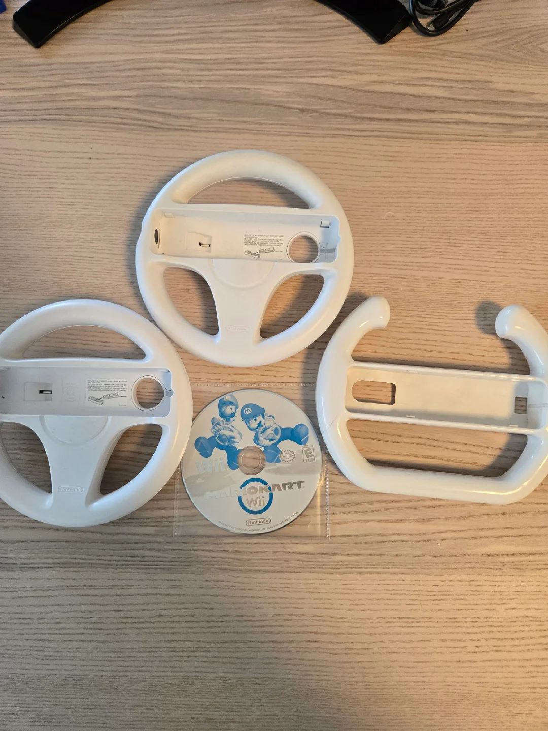 Mario Kart Wii and 3 wheels. Good condition. Nintendo thumbnail