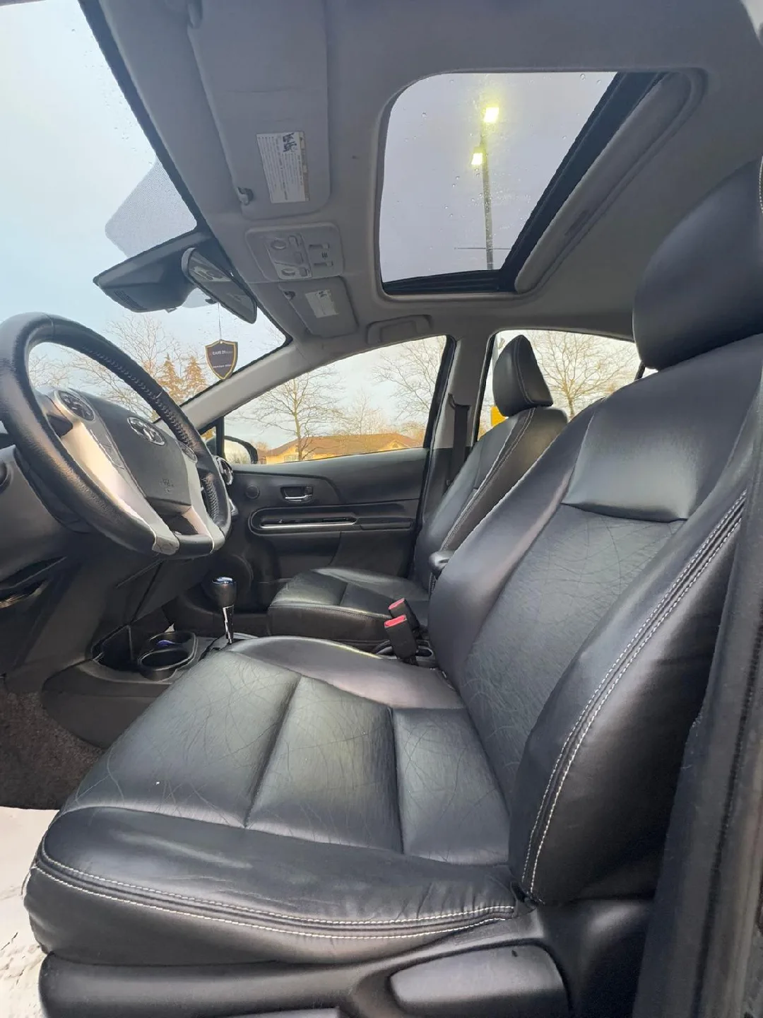 Toyota Prius C image indicator(2)